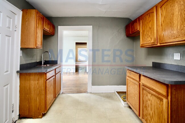 Building Photo - 2563 Foraker Ave