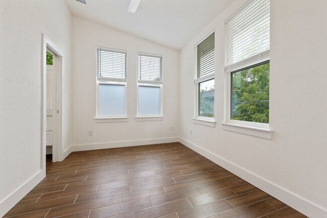 Building Photo - 4416 Rosedale Ave