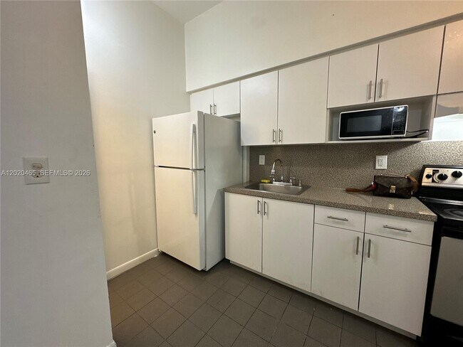 Building Photo - 7420 W 20th Ave