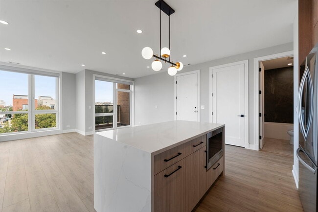 Building Photo - 2355 W Flournoy St