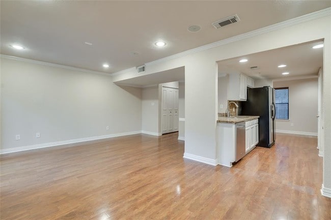 Building Photo - 22 E Willowood Ct