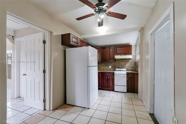 Building Photo - 166 E 17th St