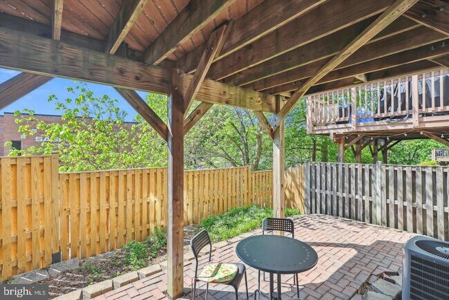 Building Photo - 3814 Woodlawn Ct