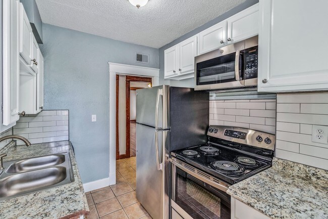 Building Photo - 2710 Holmes St