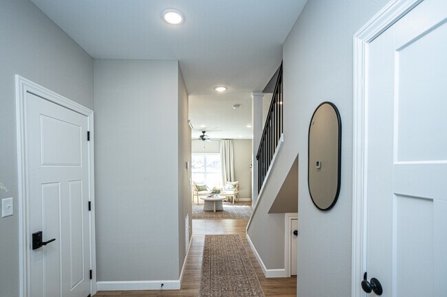 Building Photo - 119 Sierra Cir