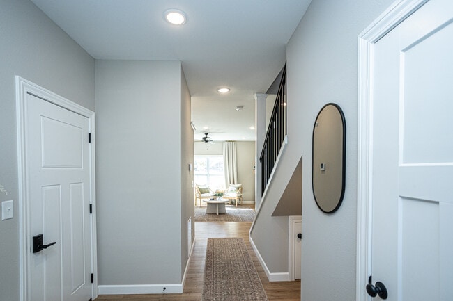 Building Photo - 196 Sierra Cir