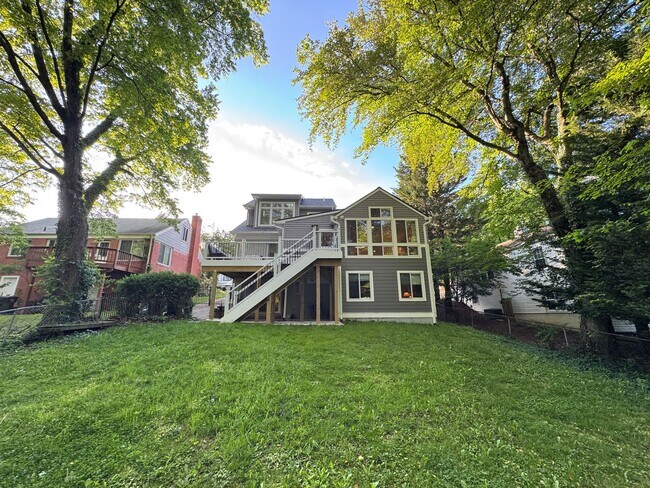 Building Photo - Fantastic 5 Bed 3 Bath Single Family Home ...
