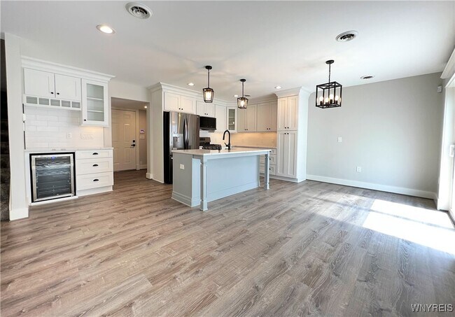 Building Photo - 10985 Main St