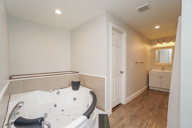 Building Photo - 3415 Southmore Blvd