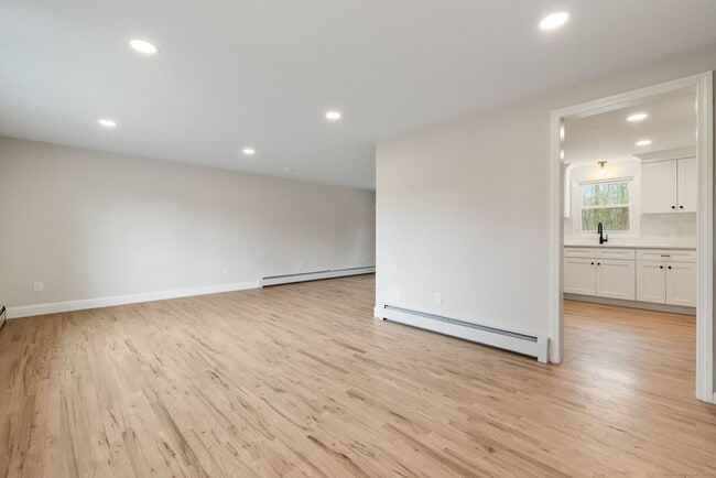 Building Photo - 410 S Stone St