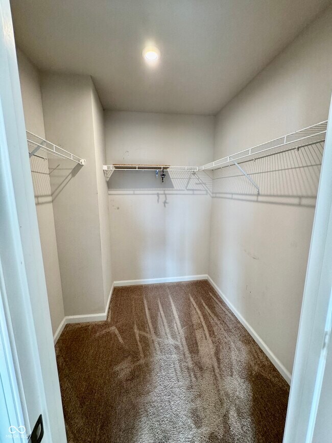 Building Photo - 830 McArthur Dr