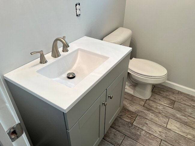 Building Photo - 415 Hollister Ave