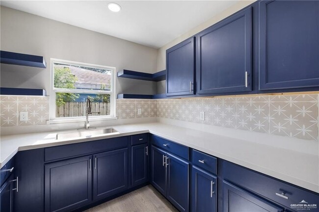 Building Photo - 17 Standard Ave