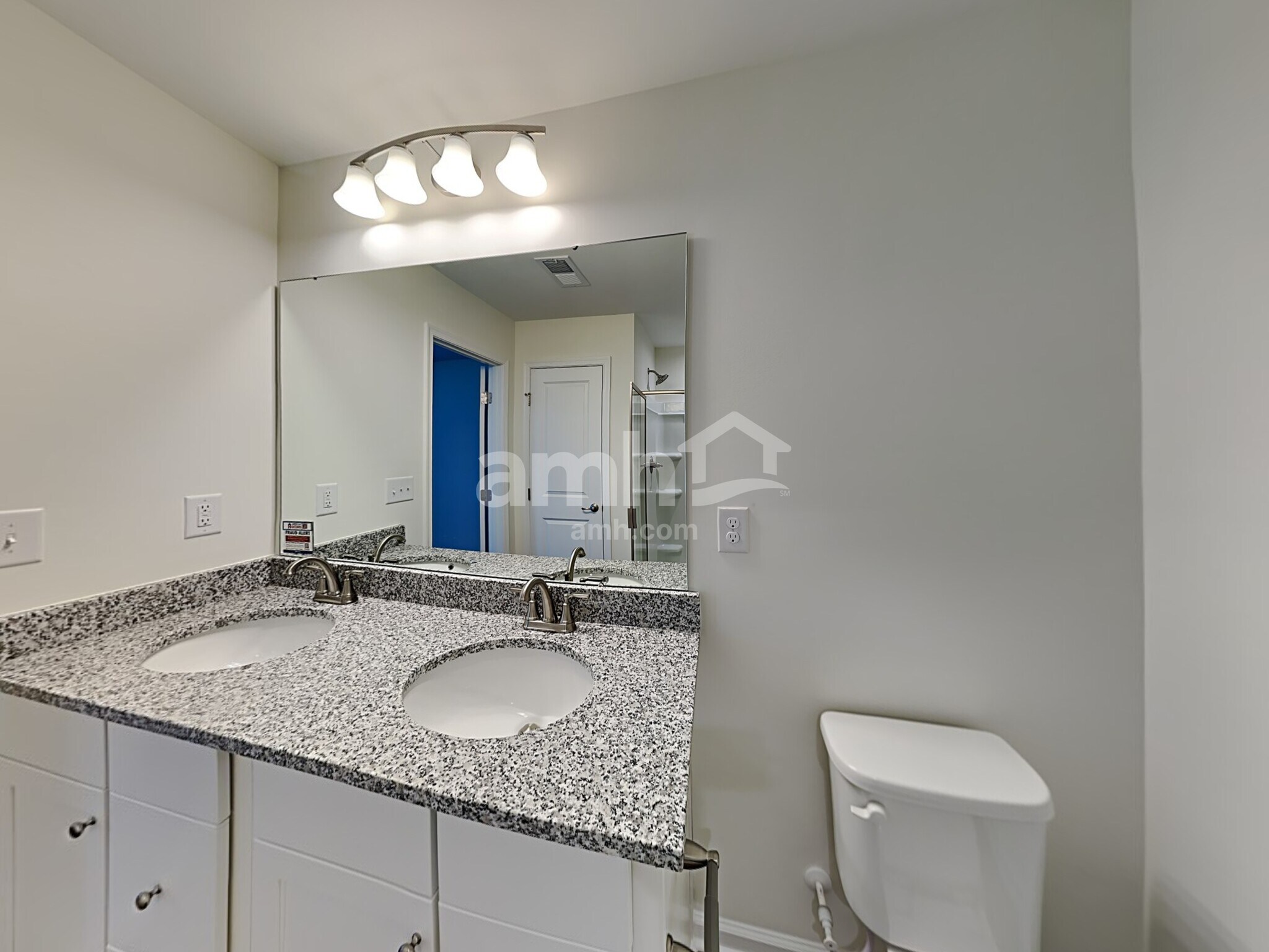 Building Photo - 561 Larragan Dr