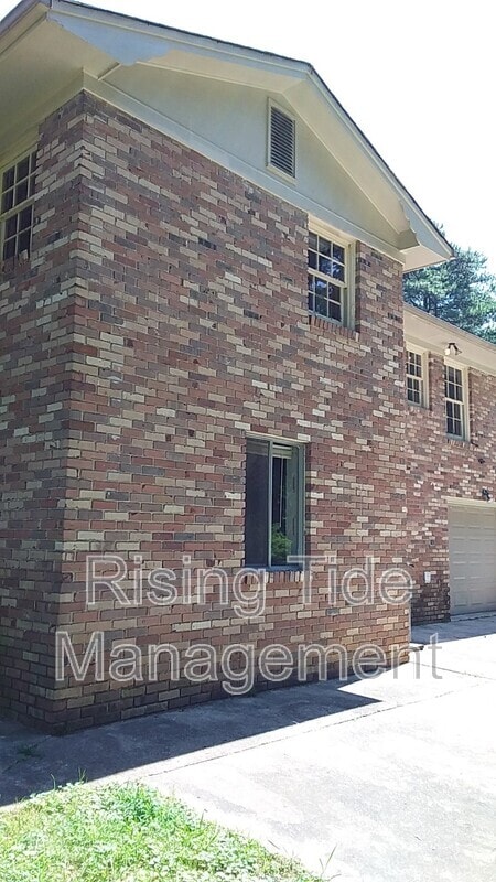Building Photo - 825 Sherwood Forest Dr