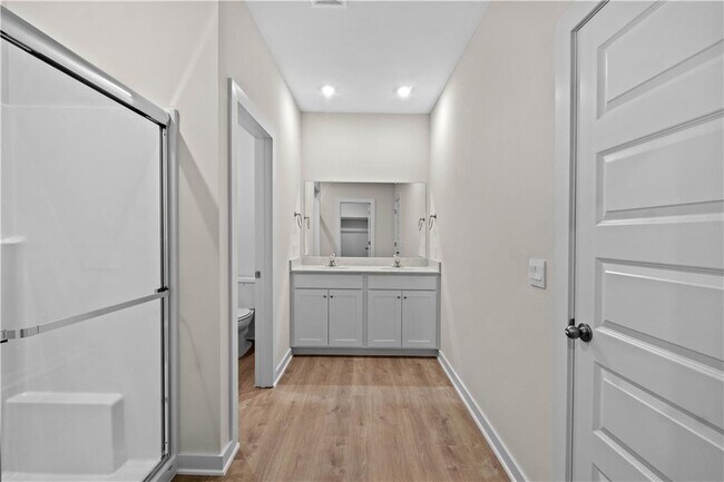 Building Photo - 4682 W Aurora St