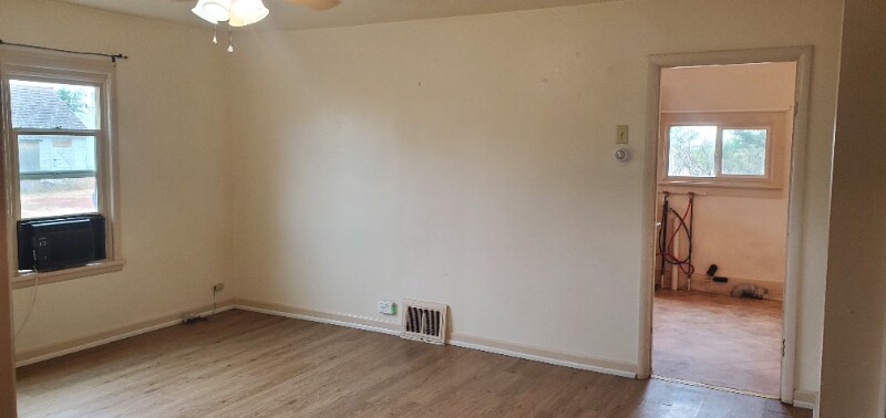 Building Photo - 423 3rd St W