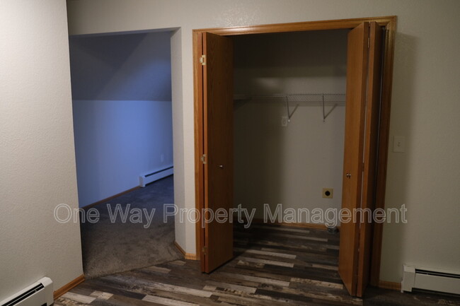 Building Photo - 4953 W 10th St