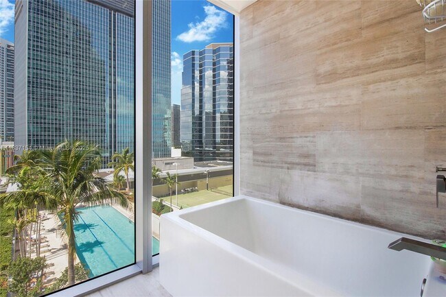 Building Photo - 1300 Brickell Bay Dr