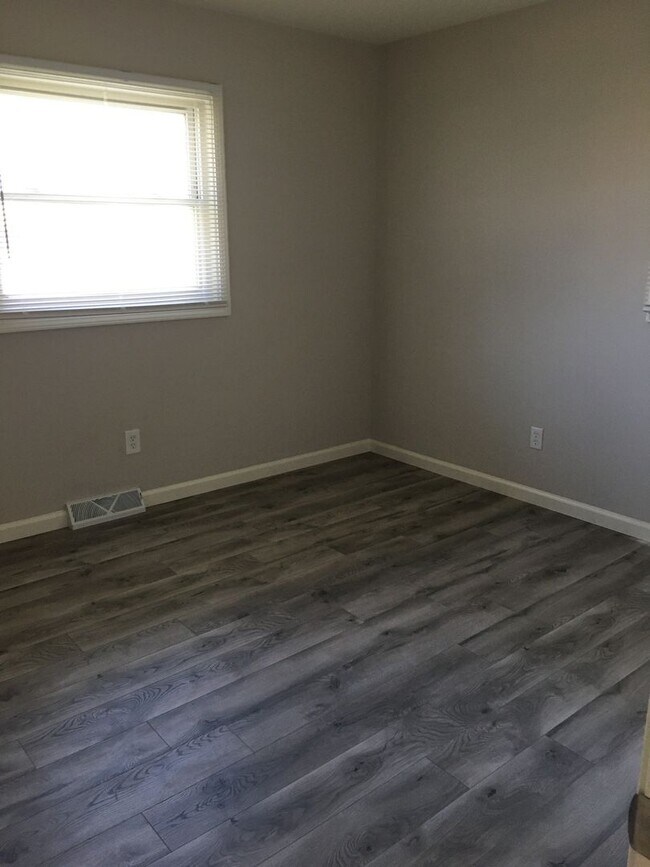 Building Photo - COMING SOON!!! 3 Bedroom, 2 Bath, 2 Car Garage. Newly  Remodeled