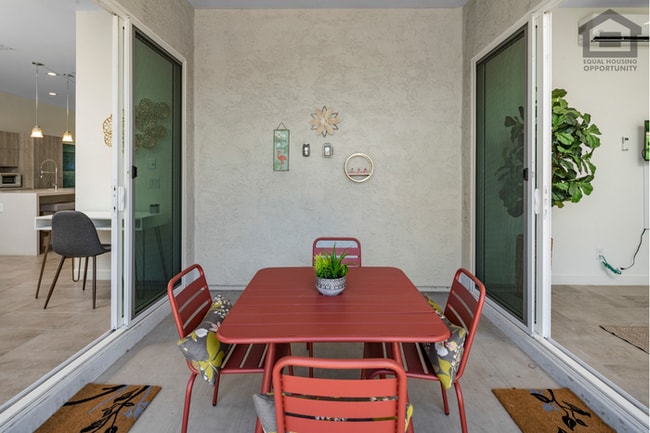 Building Photo - 3Bed/2.5Bath Beautifully Furnished or Unfurnished Home in Goodyear! -- MODERN FINISHES!