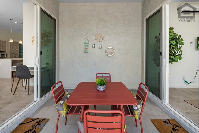 Building Photo - 3Bed/2.5Bath Modern House in Goodyear! -- MODERN FINISHES!