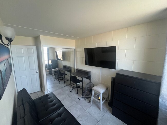 Building Photo - 834 Lehua Ave