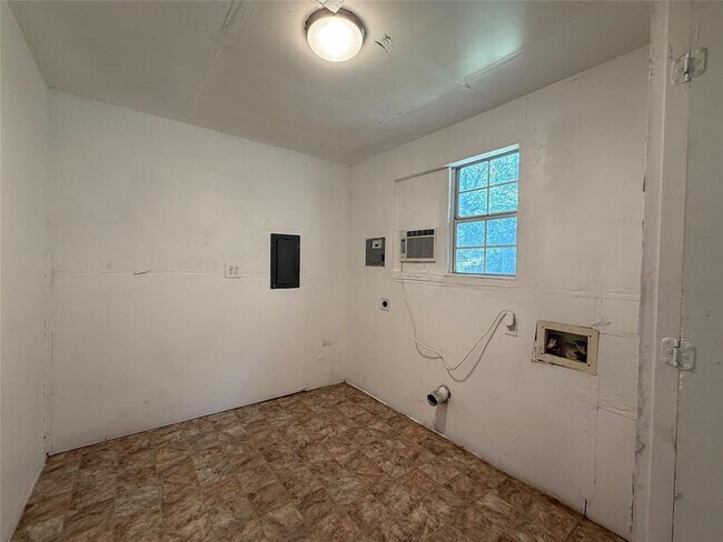 Building Photo - 6204 Dove Springs Cir