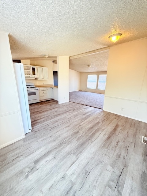 Building Photo - HOUSE FOR RENT