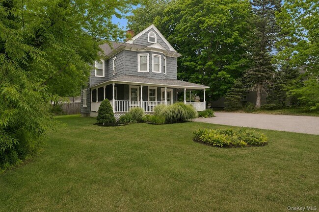 Building Photo - 376 Montauk Hwy