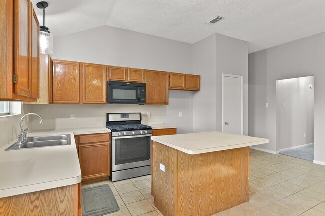 Building Photo - 16010 Cedar Gully Dr
