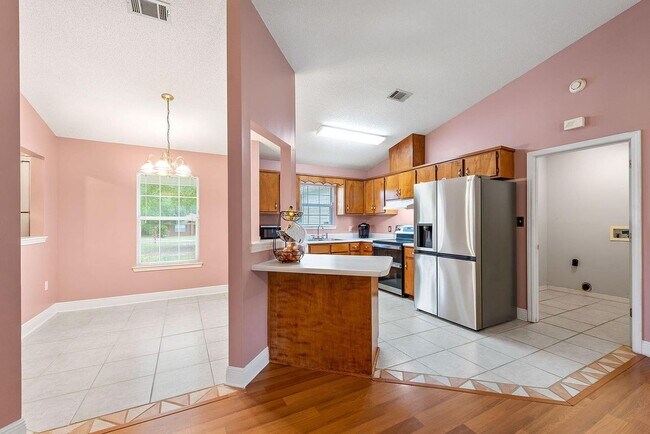 Building Photo - 5163 Jolene Cir