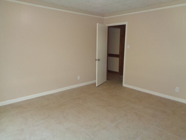 Building Photo - 802 Baltic Ln