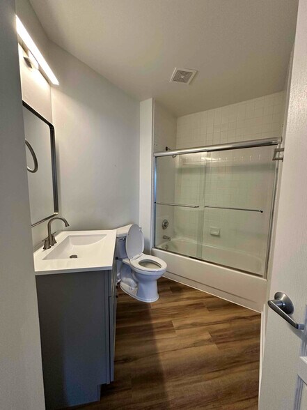 Building Photo - 2204 Westcourt Ln