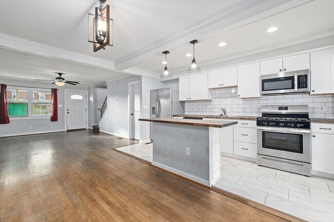 Building Photo - 885 Jaydee Ave