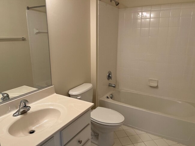 Building Photo - Large Townhouse In Haymarket