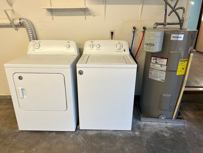 Building Photo - $500 off 1st Month's Rent!!! Charming Home on .25 acre Lot!