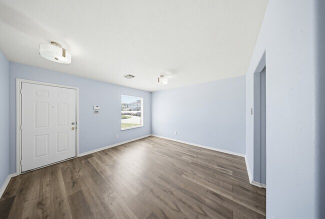 Building Photo - 627 Regal Hollow Ln