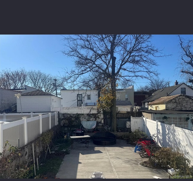 Building Photo - 92-14-14 Silver Rd