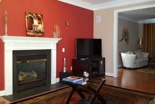 Building Photo - 5 Bedroom 4.5 Bathroom Single Family Home ...