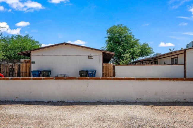 Building Photo - 3010 N Sparkman Blvd