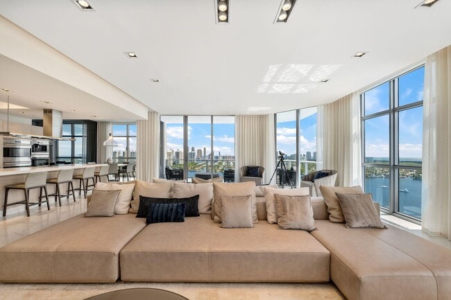 Building Photo - 17301 Biscayne Blvd