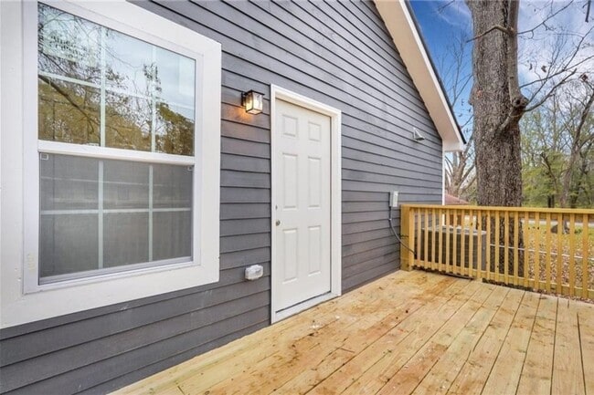 Building Photo - Live Near It All! 3 Bedroom Home in Midtown Savannah