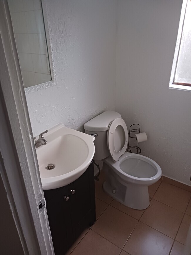 Building Photo - 10946 Otsego St