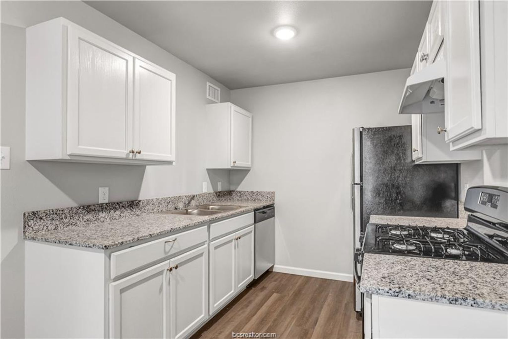 Building Photo - 2 Bed, 1 Bath Apartment in Bryan!
