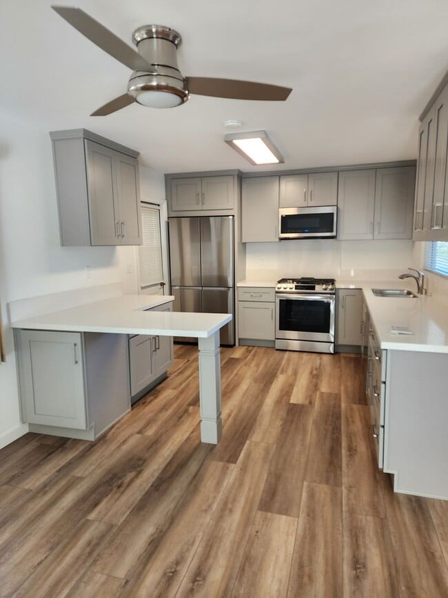 Building Photo - 8042 Taylor Dr