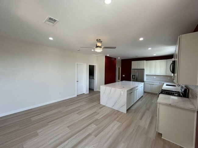 Building Photo - Newly Built 4 bed 2 bath unit (2024)