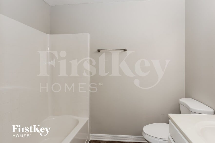 Building Photo - 6671 Gentle Oaks Dr N