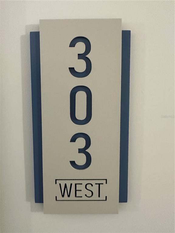 Building Photo - 1 Key Capri