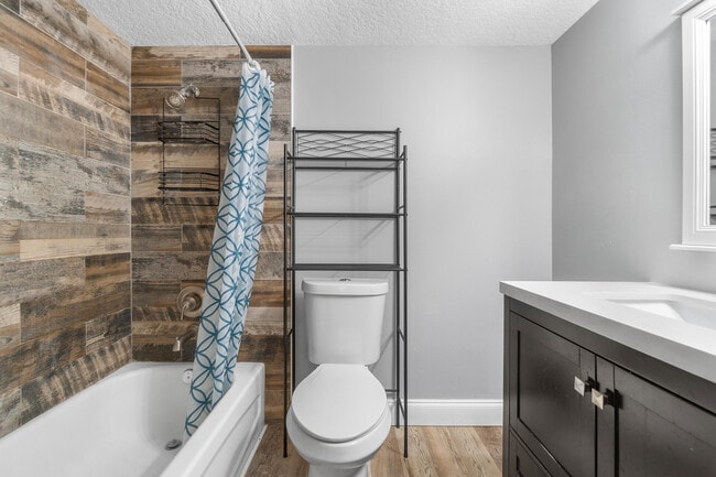 Building Photo - 126 Sparrow Dr